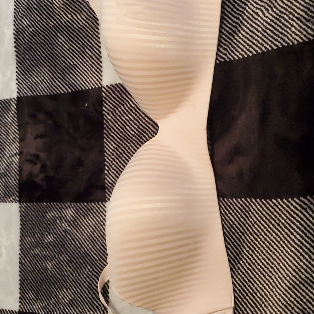 Victorias secret wireless semi demi bra